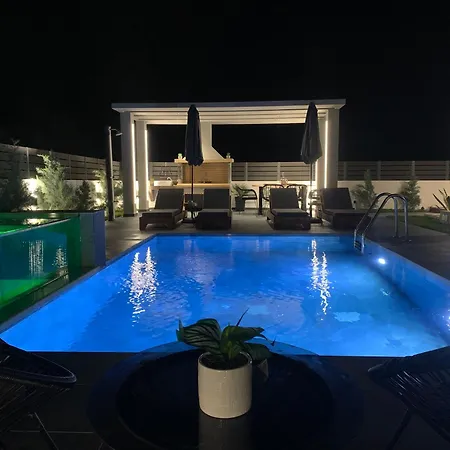 Mamica Luxury Villa *