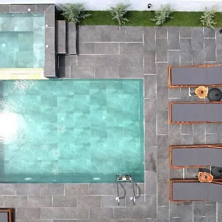 Mamica Luxury Laganas